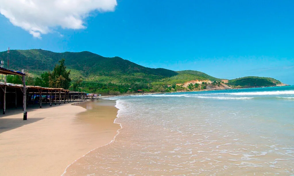 바이따이 해변 (Bai Dai Beach)