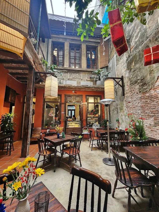 더 하노이 카페 & 레스토랑 (The Hanoi Cafe & Restaurant)