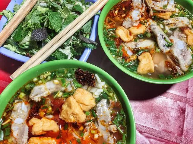 항박 게살 쌀국수 - 코 팟 (Bún Riêu Cua Hàng Bạc / Cô Phát)