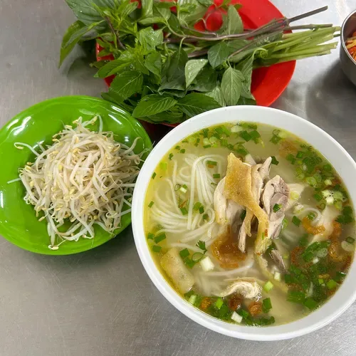 끼동 닭고기 쌀국수 (Phở Miến Gà Kỳ Đồng)