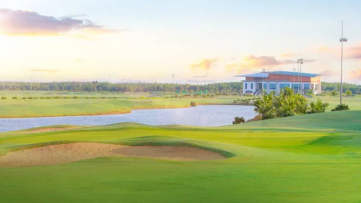 로얄 롱안 골프 앤 빌라스 (Royal Long An Golf & Villas)