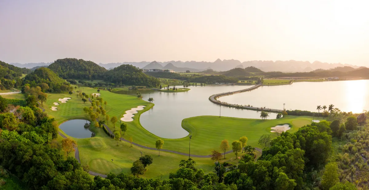 로얄 골프 코스 (Royal Golf Course)