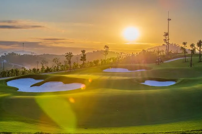 반랑 엠파이어 T&T 골프 클럽 (Văn Lang Empire T&T Golf Club)