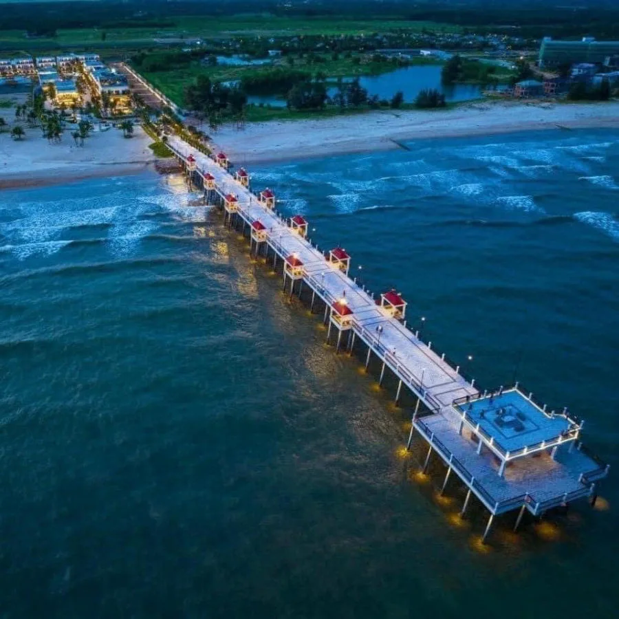 햄프턴 피어 (호짬 해상 전망대 다리) (Hamptons Pier)